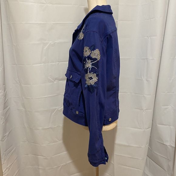 LULAROE Women's Blue Stretch Jean Jacket Size L Embroidered Flower Pockets - Picture 5 of 10